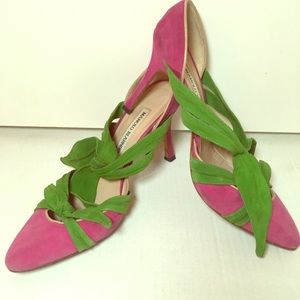 ‘90s Vintage Manolo Blahnik Suede Kitten Heel